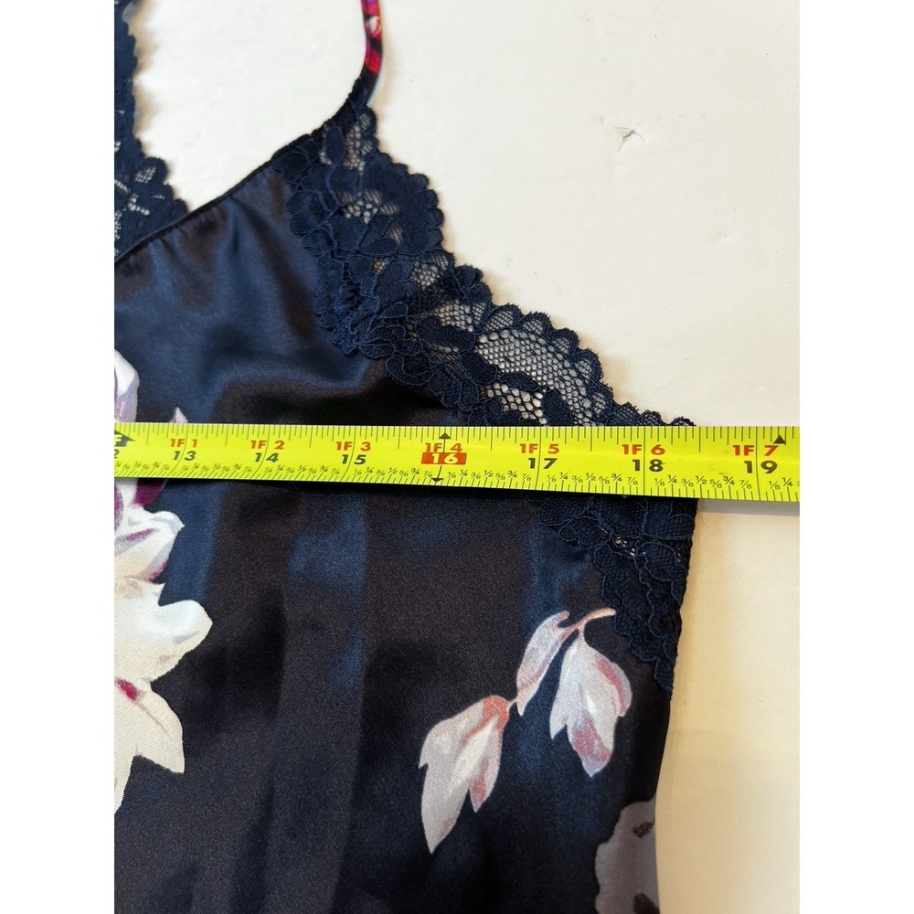 Lilac and London Women's‎ Two Piece Blue Floral Satin Pajamas size Large - Picture 2 of 10
